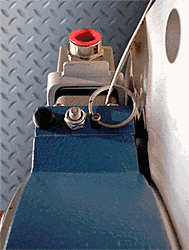 Loosen and tightening of the locknut.